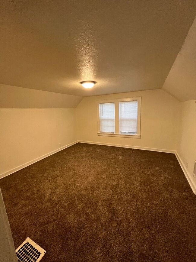 Building Photo - Charming 2-bedroom, 1-bathroom in Downtown Albany!