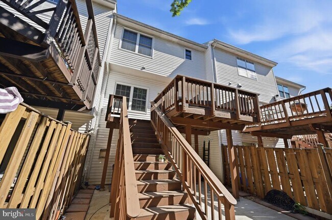 Building Photo - 7676 Helmsdale Pl