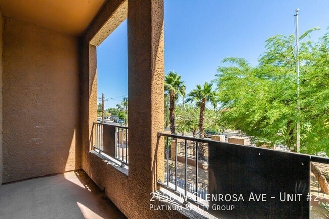 Building Photo - 2450 W Glenrosa Ave