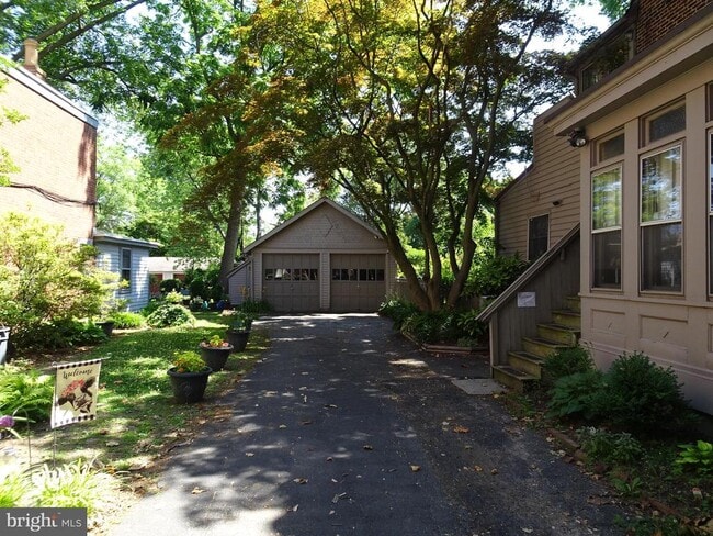 Building Photo - 411 Delaware St