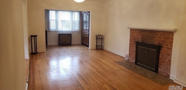 Primary Photo - 167-04-167-81 81st Ave