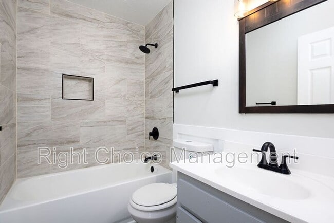 Building Photo - 2855 Viking Dr