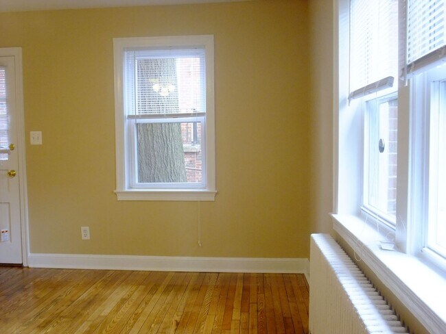 Building Photo - 8405 Greenwood Ave