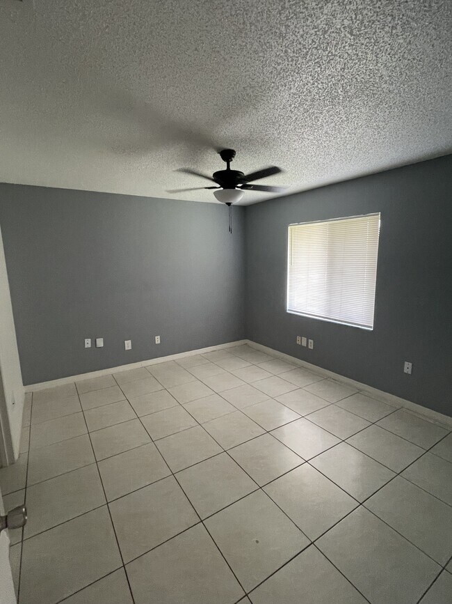 Building Photo - 1312 Ravida Cir