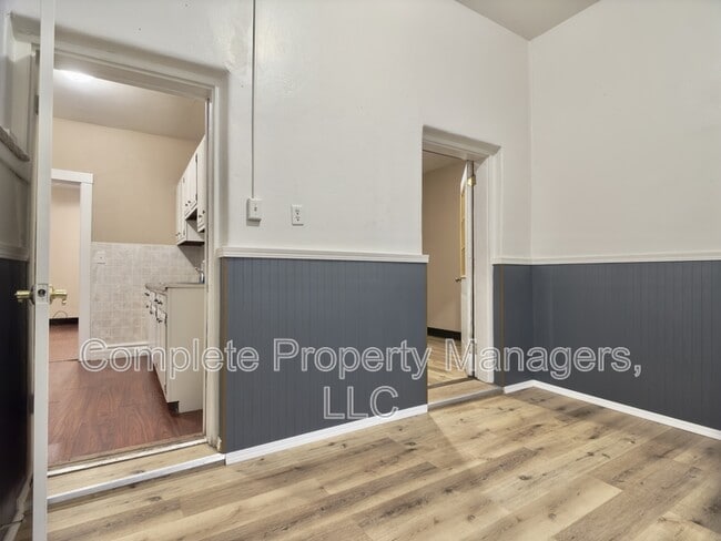 Building Photo - 325 E Washington St