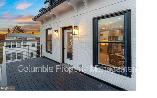 Building Photo - 616 Quebec Pl NW