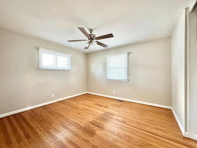 Building Photo - Charming 2BR with Refinished Hardwoods