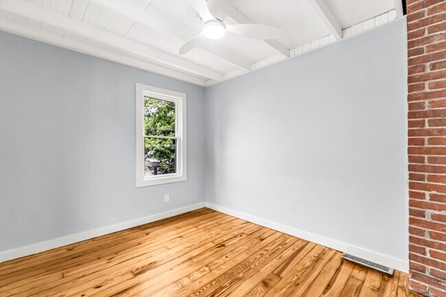 Building Photo - 155 Broadway