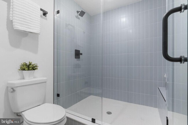 Building Photo - 1602 Locust St