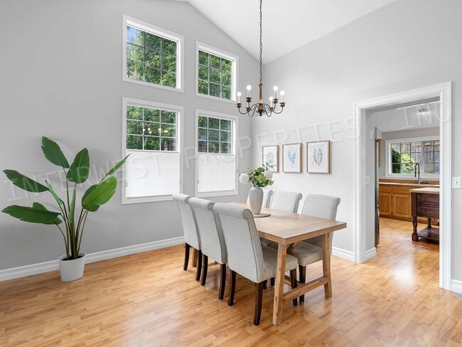 Building Photo - 4+ Bedroom Tigard Home With a Beautiful Vi...