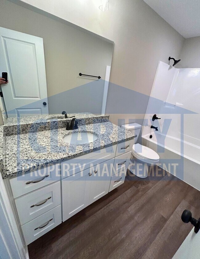 Building Photo - Spacious 4-bedroom home in prime Cleveland...