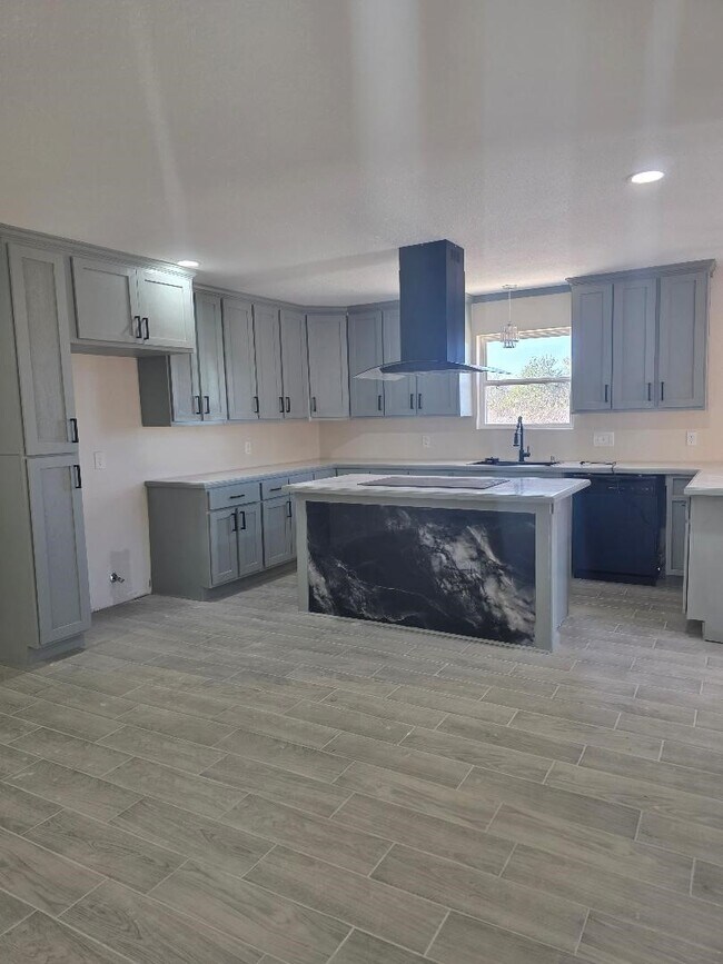 Building Photo - 952 Rd 5858