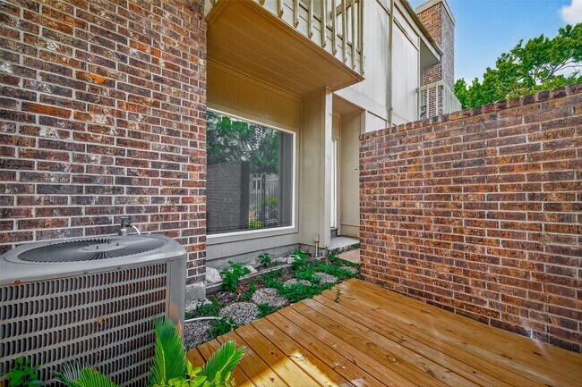 Building Photo - 12691 Briar Patch Dr