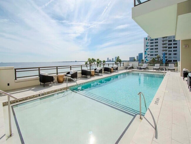 Building Photo - 2103 Bayshore Blvd