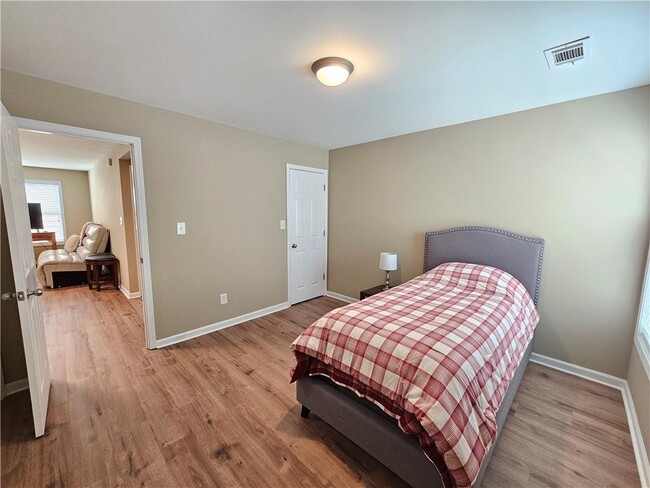 Building Photo - 2216 Worrall Hill Dr