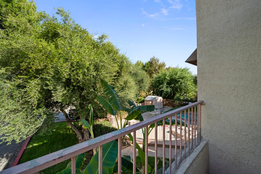 Building Photo - 12411 Osborne St