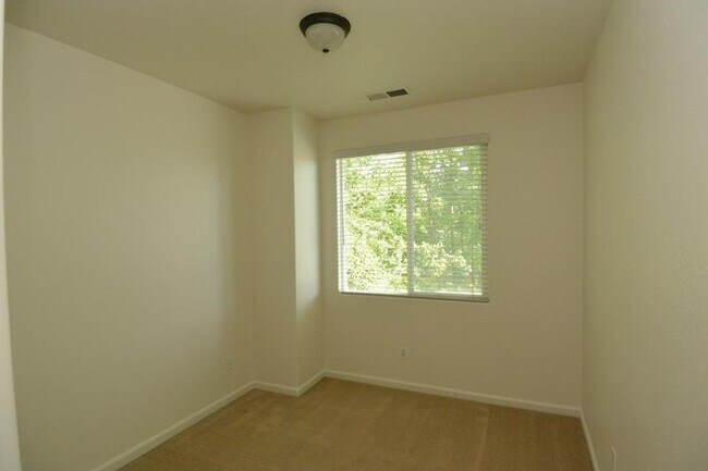 Building Photo - 3204 N Kayenta St