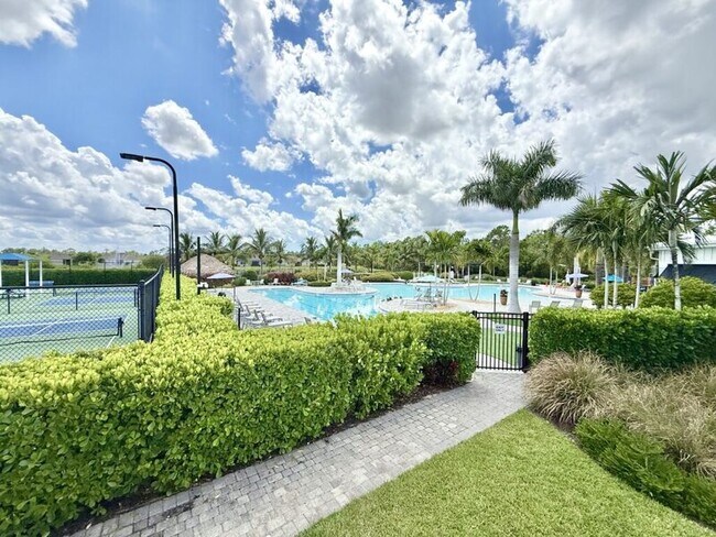 Building Photo - 3422 Cancun Ct