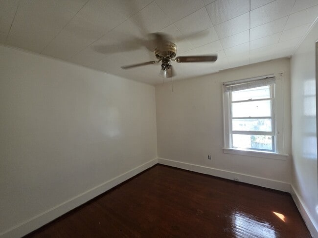 Building Photo - 549 Lisbon Ave