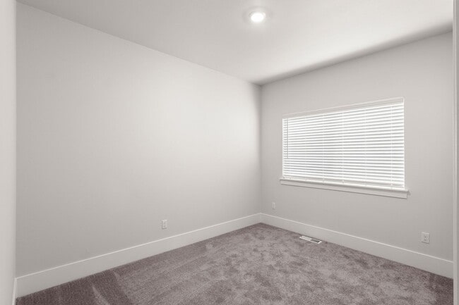Building Photo - 13737 SW 165th Ave