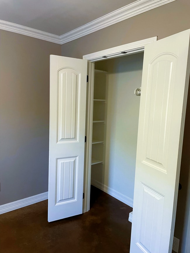 Building Photo - 713 Overlook Dr