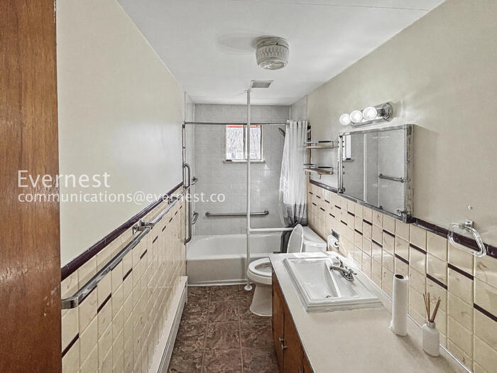 Building Photo - 3366 W 55th Pl