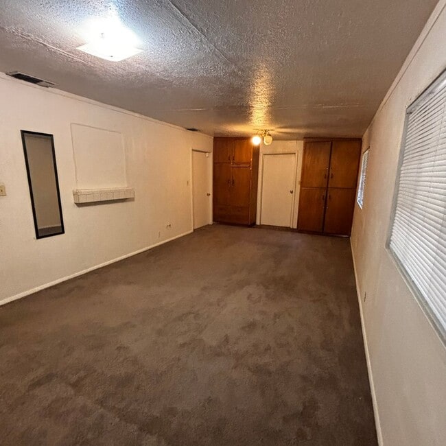 Building Photo - 4 Bedroom House in Hudson Park