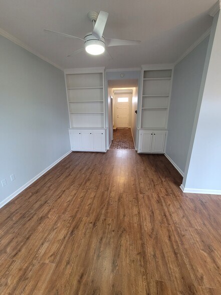 Living room built in storage - 2270 Tunis Cv