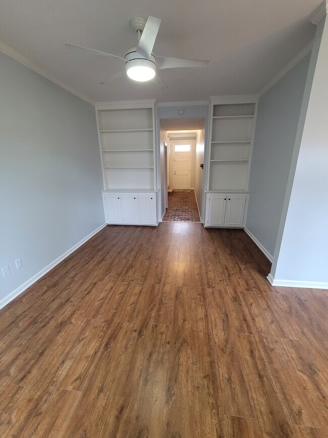 Living room built in storage - 2270 Tunis Cv