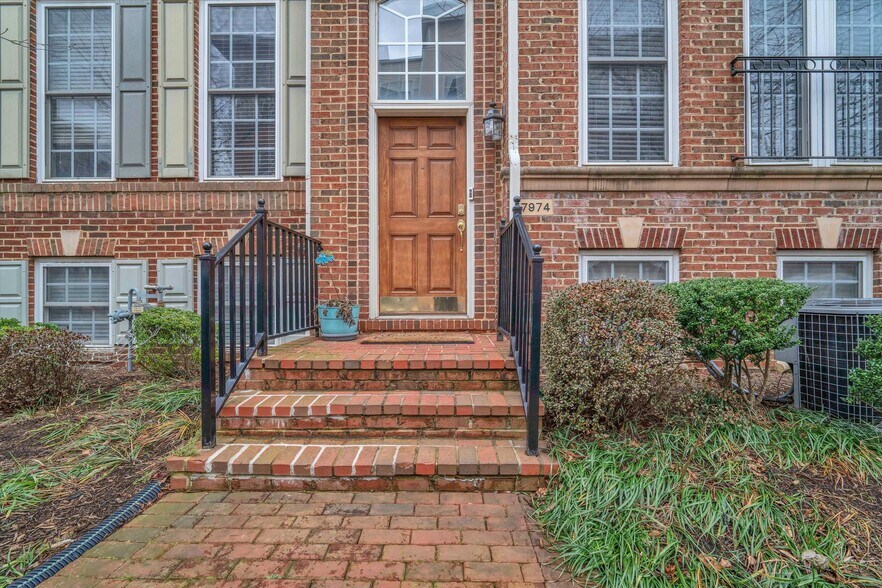 Building Photo - 7974 Vigne Ct