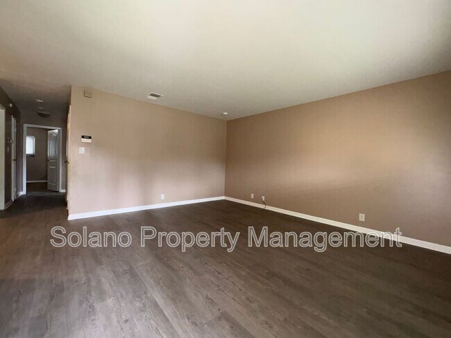 Building Photo - 1992 Oxford Dr