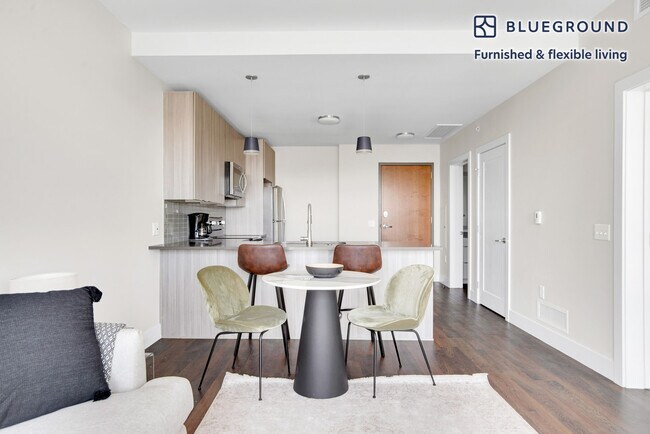 Building Photo - 985 Albion St