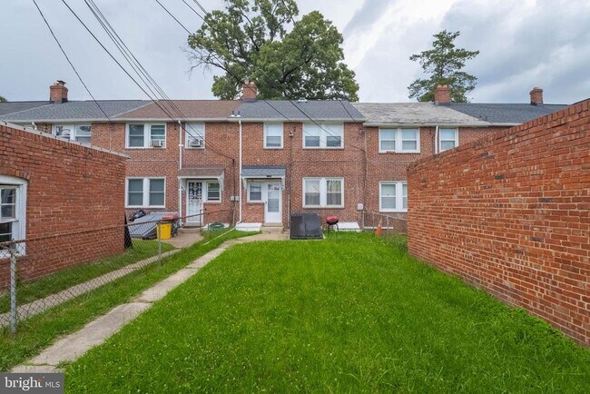 Building Photo - 1325 Crofton Rd