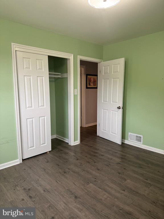 Building Photo - 127 Karlyn Dr