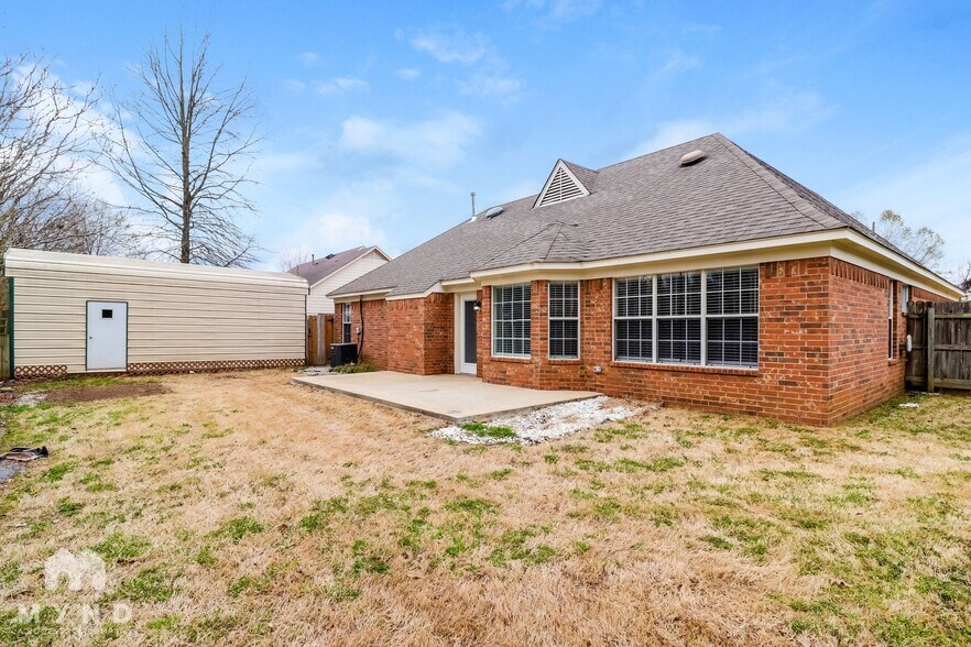 Building Photo - 240 Winding Creek Dr