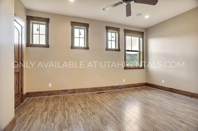 Building Photo - 13412 N Alexis Dr