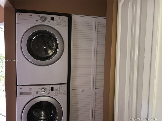 Building Photo - 15065 SW 49th Ln