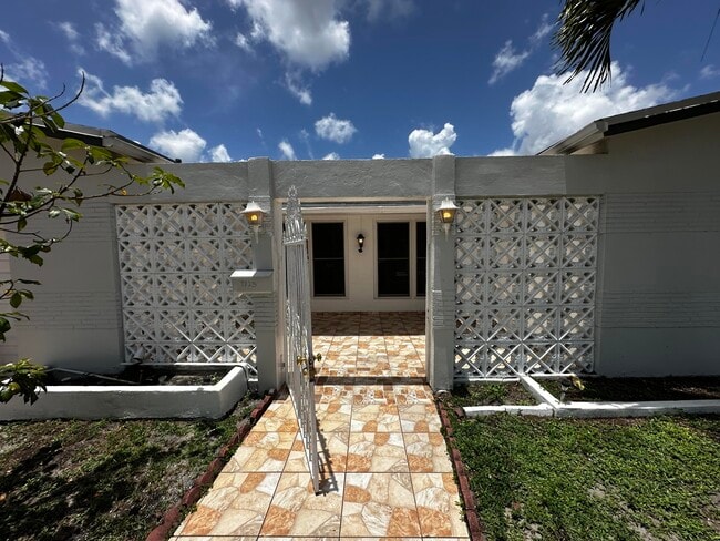 Building Photo - 7725 Grandview Blvd