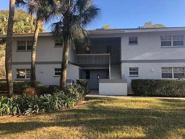 Building Photo - 584 Fairways Ln