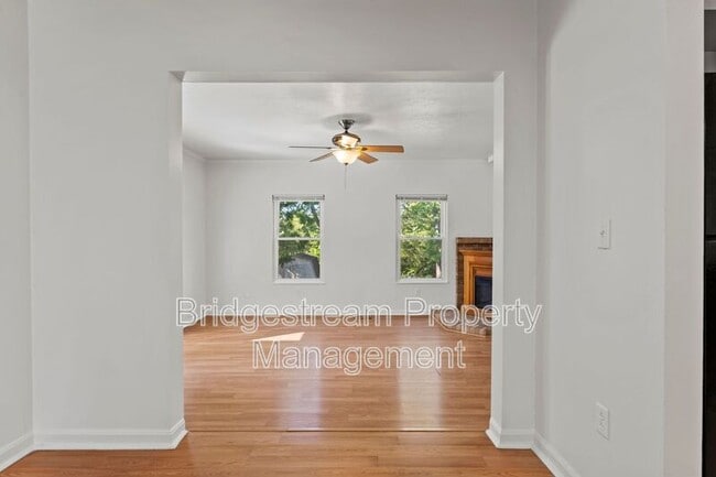 Building Photo - 924 Tradewind Dr