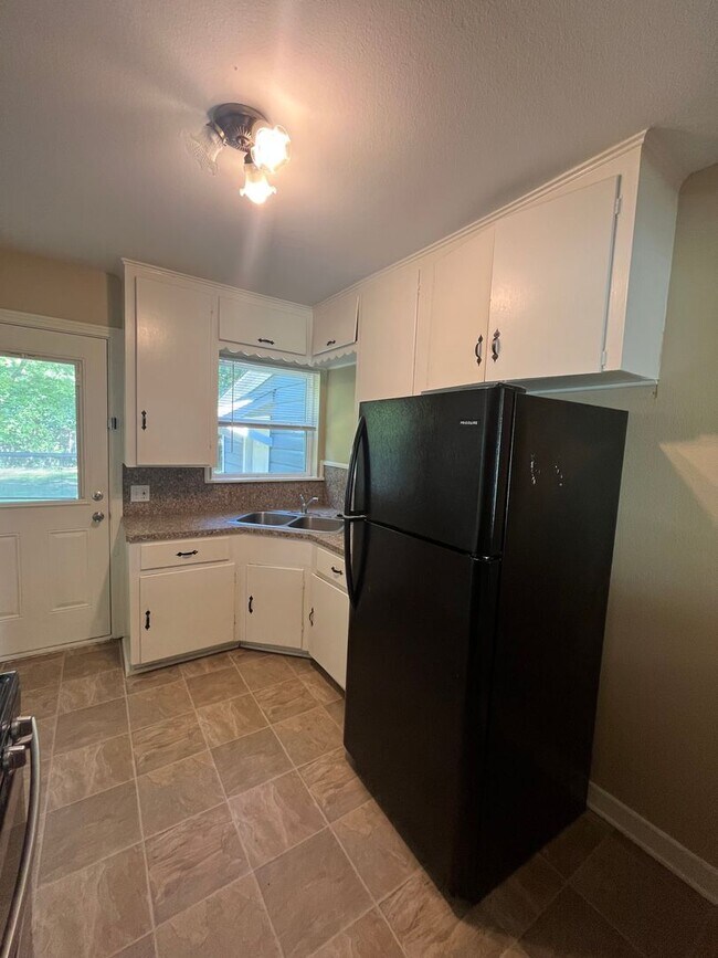 Building Photo - 436 Southgate Ave