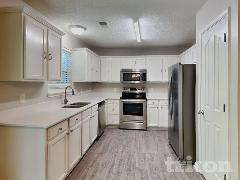 Building Photo - 5940 Briggs Dr