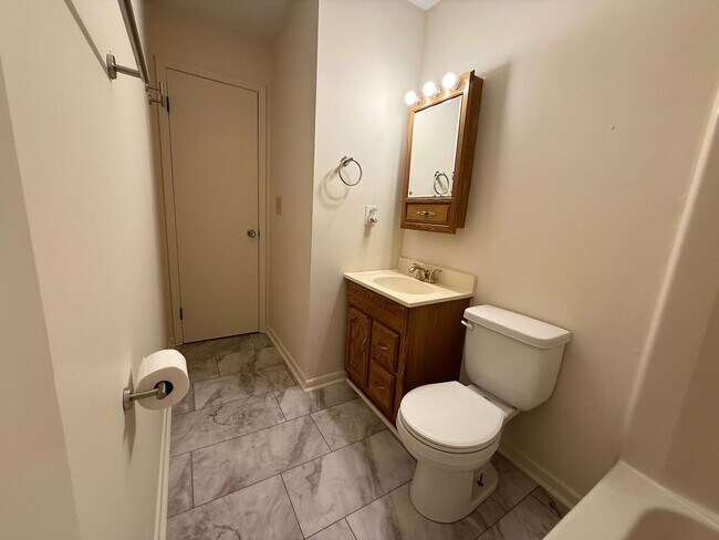 Building Photo - 2083 Ridgecrest Rd