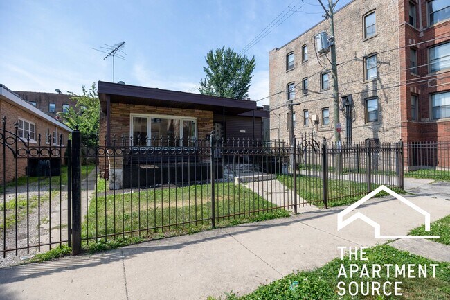 Building Photo - 1749 E 71st Pl