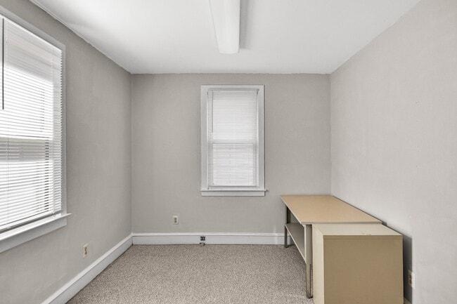 Building Photo - 688 N Broad St