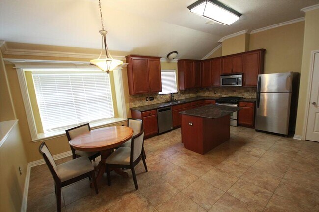 Building Photo - 1306 Colonial Manor Dr