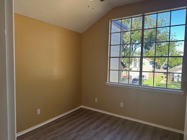 Building Photo - 147 Cotton Dr