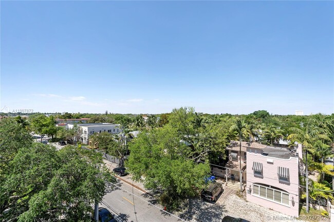 Building Photo - 568 NE 66th St