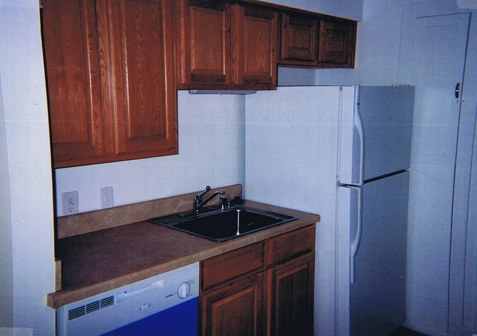 Building Photo - 252 E North Ave