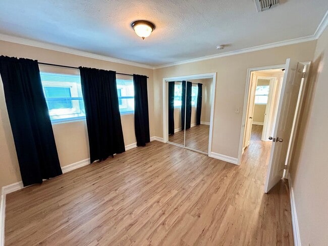 Building Photo - Gorgeous updated 2-bedroom 2-bath home wit...